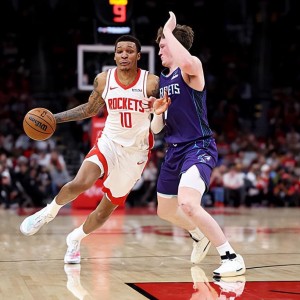 leyu.com-逆向行驶？火箭惨败黄蜂但锋线新星竟然在攻防两端都表现尚可？