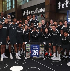 乐鱼官网-马马杜-萨尔被召回后，切尔西球员共同祝贺他赢得非洲杯冠军